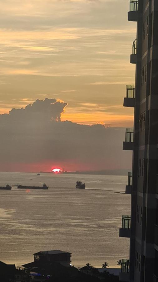 Cozy Penthouse 2Br Suite W Balcony - Amazing Manila Bay View And City Skyline Near Moa Pasay Dış mekan fotoğraf
